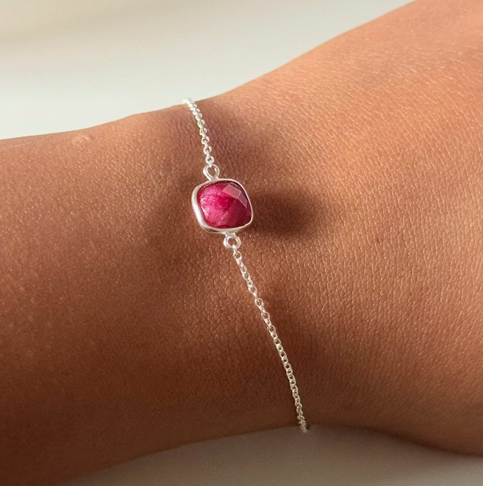 Minimal Adjustable Bracelet in Sterling Silver with a Square-Shaped Ruby Quartz Gemstone