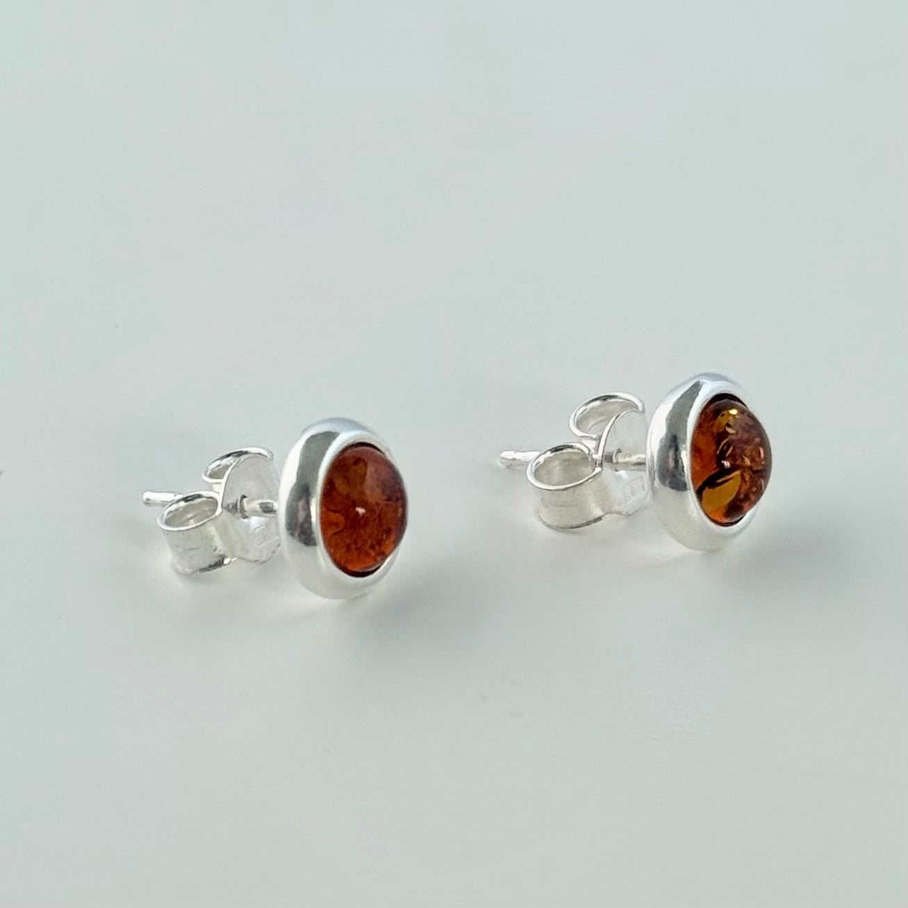 Classic Round Honey-Coloured Baltic Amber Stud Earrings in Sterling Silver