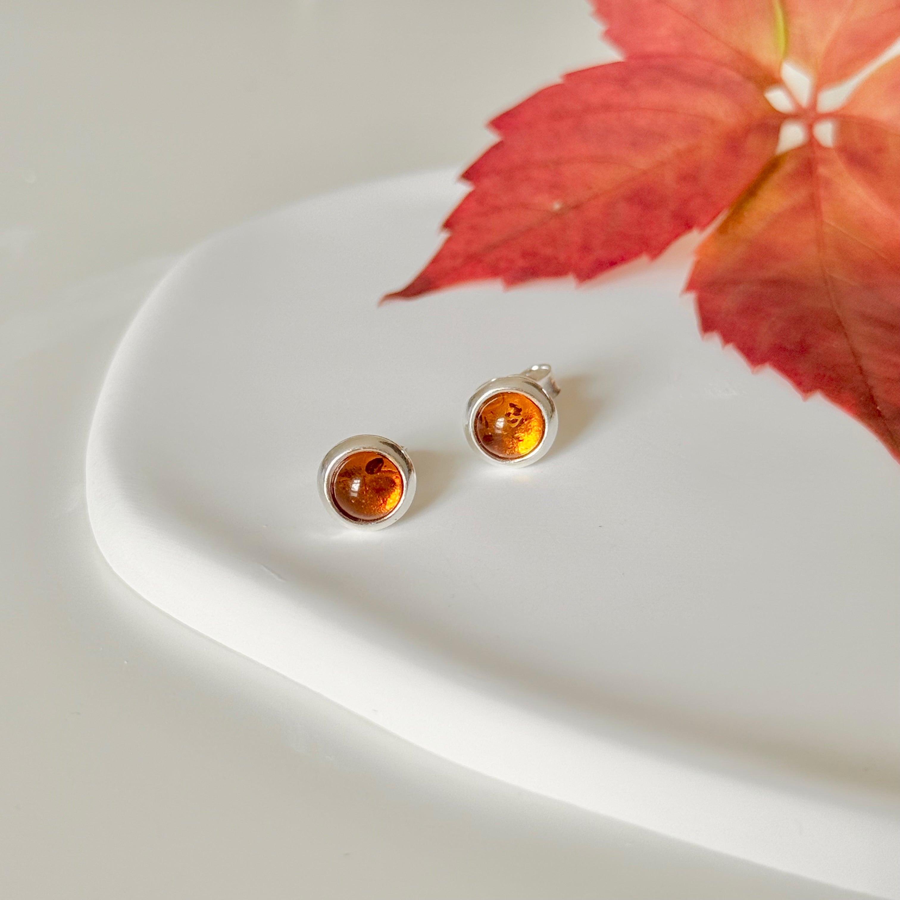 Classic Round Honey-Coloured Baltic Amber Stud Earrings in Sterling Silver