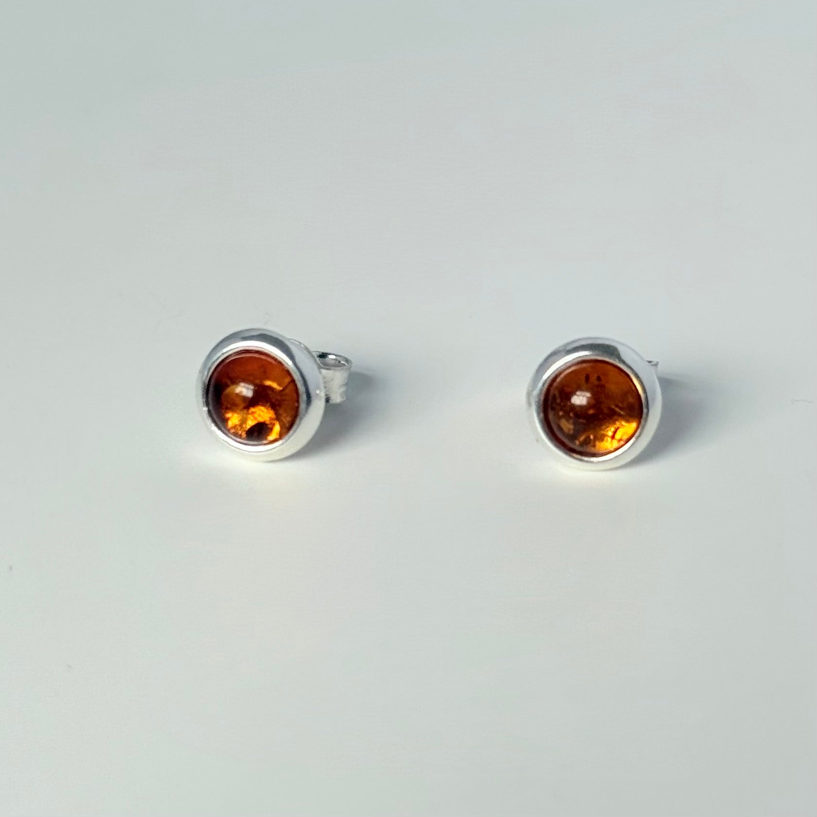 Classic Round Honey-Coloured Baltic Amber Stud Earrings in Sterling Silver