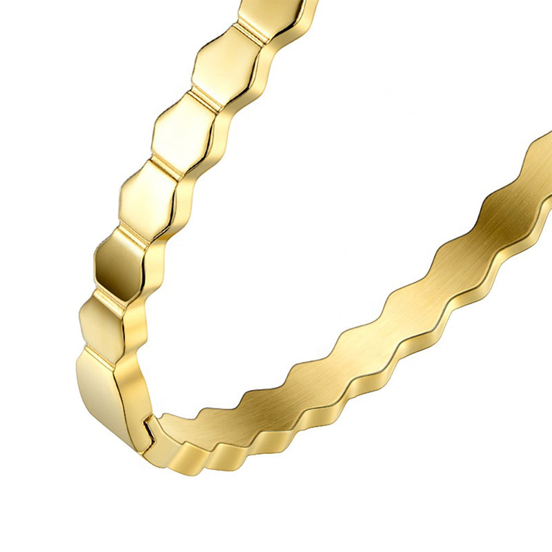 Oval Honeycomb Bangle in 18k Gold Plated Brass - The Isla Bangle