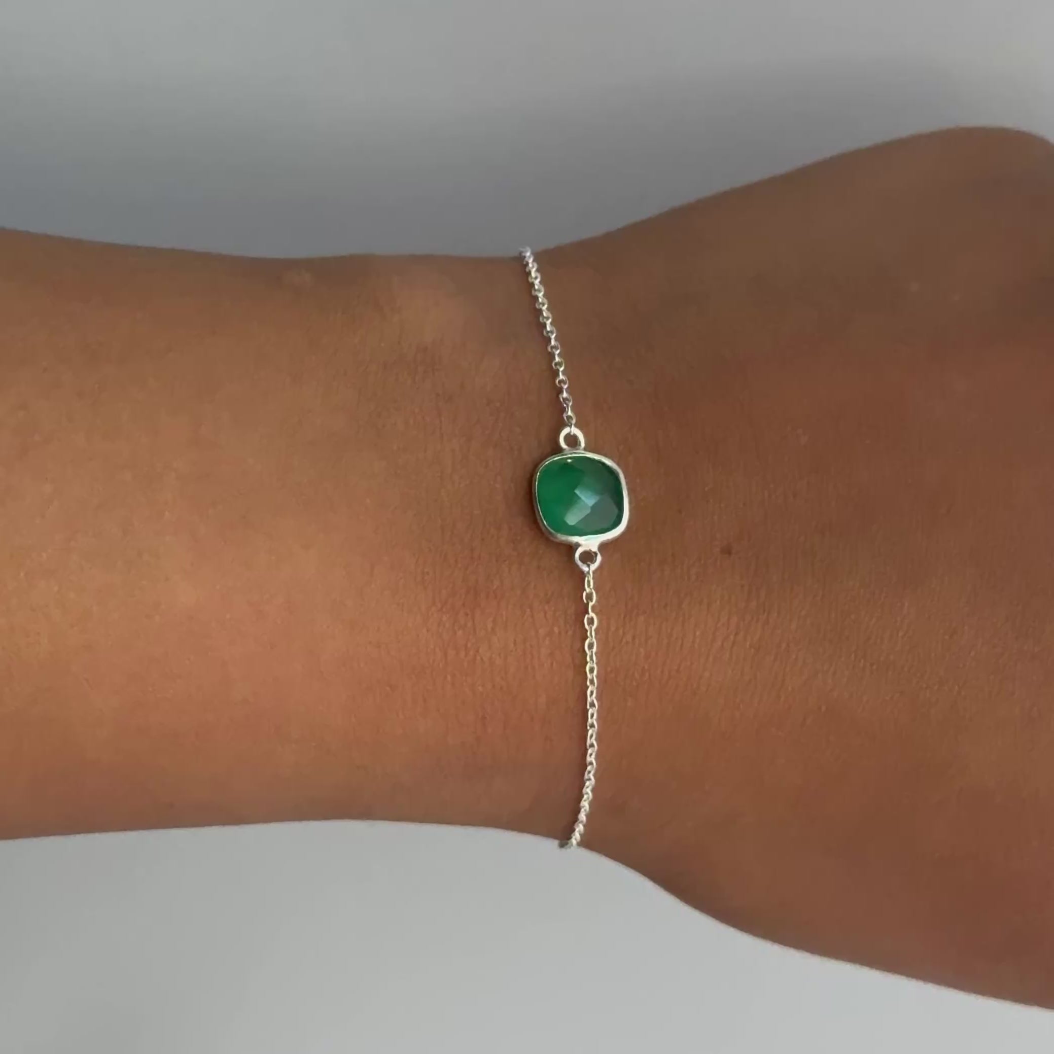 Minimal Adjustable Bracelet in Sterling Silver with a Square-Shaped Green Onyx Gemstone