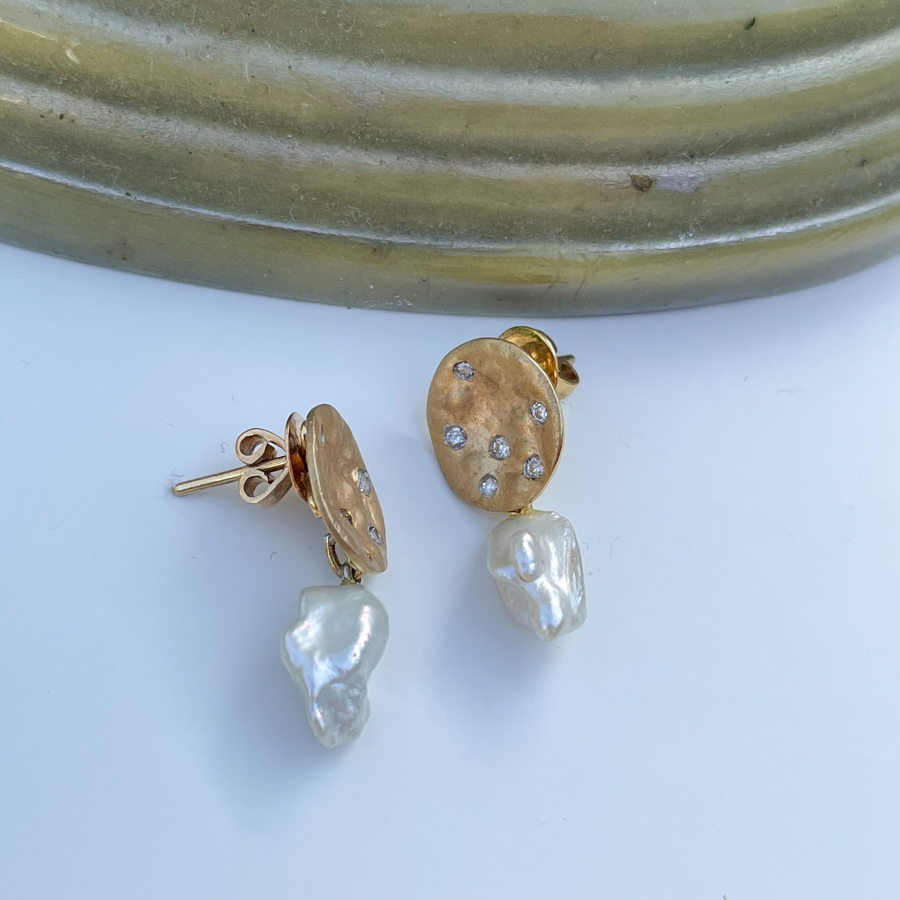 Earrings in 9k Yellow Gold with White Pearl Drop and Diamonds