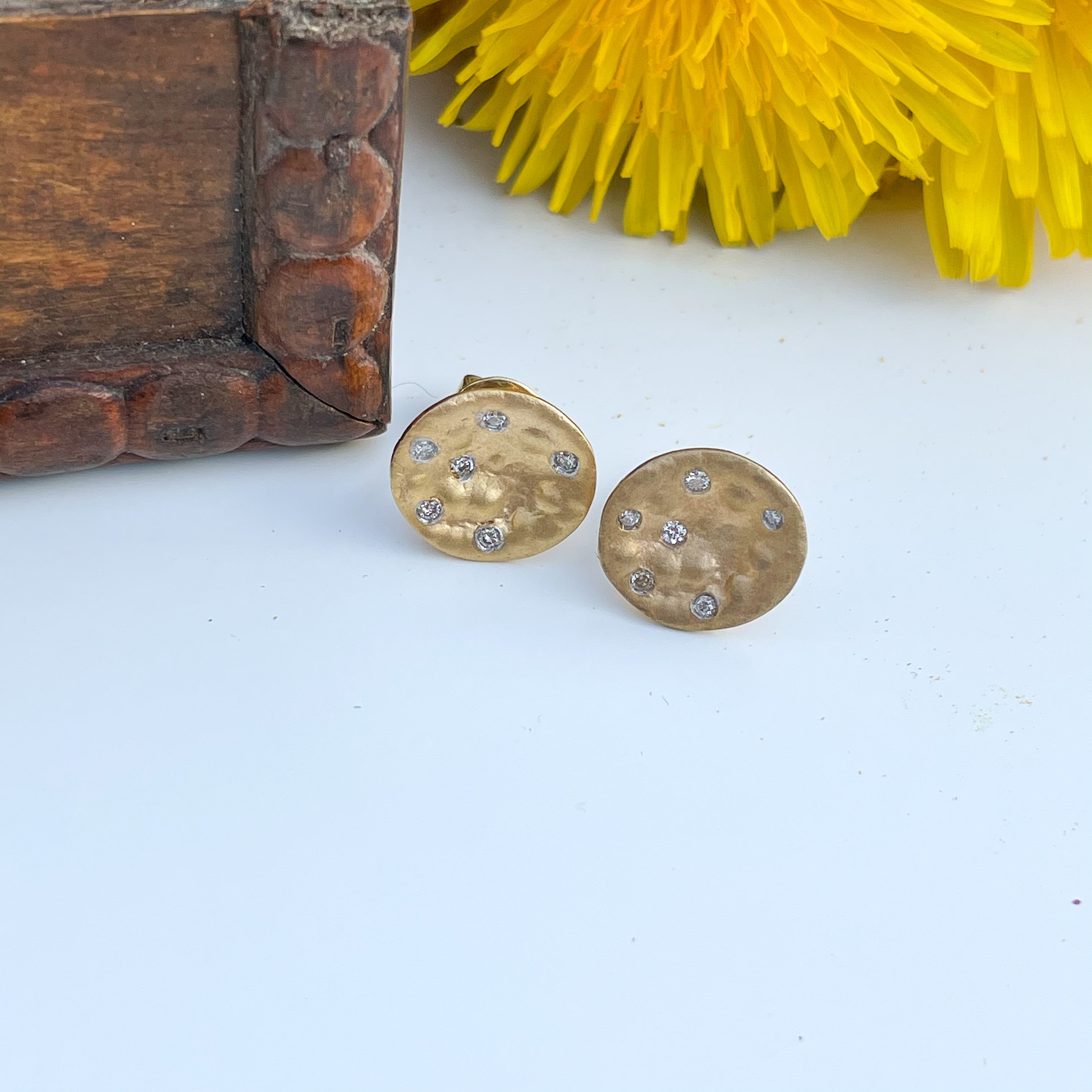 Earrings in 9k Yellow Gold with Diamonds