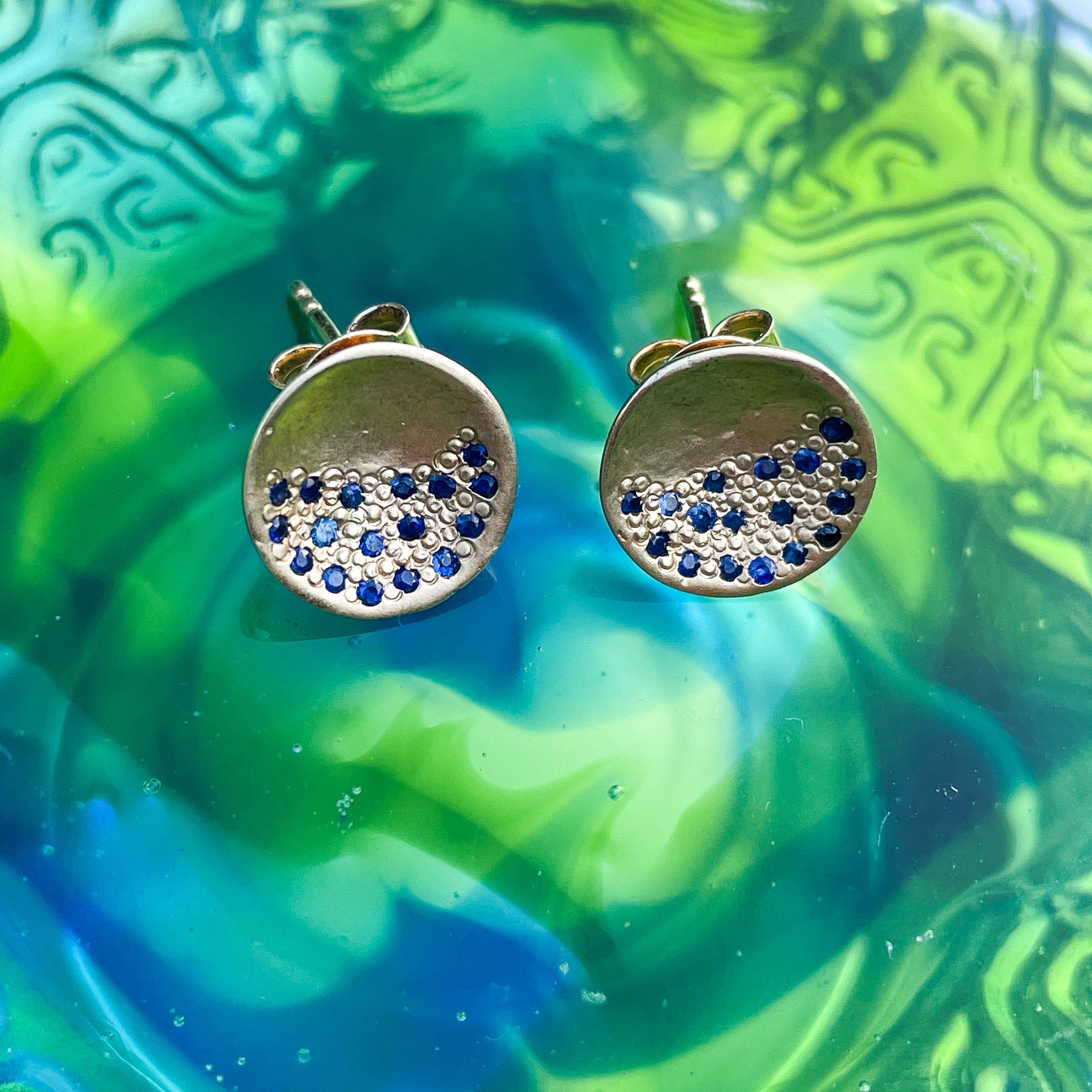 Earrings in 9k Yellow Gold with Sapphires