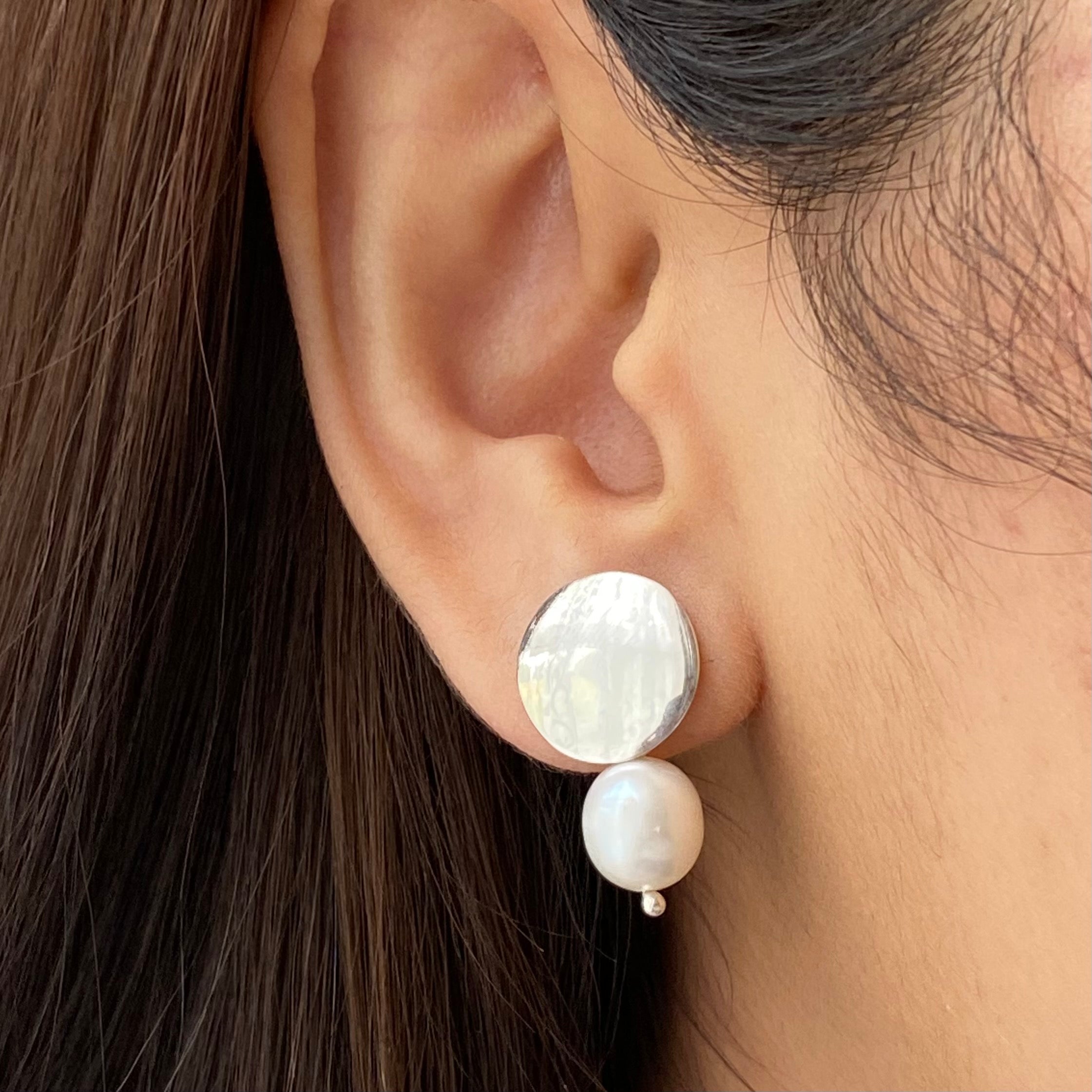 Silver Disc Pearl Earrings | Milina London