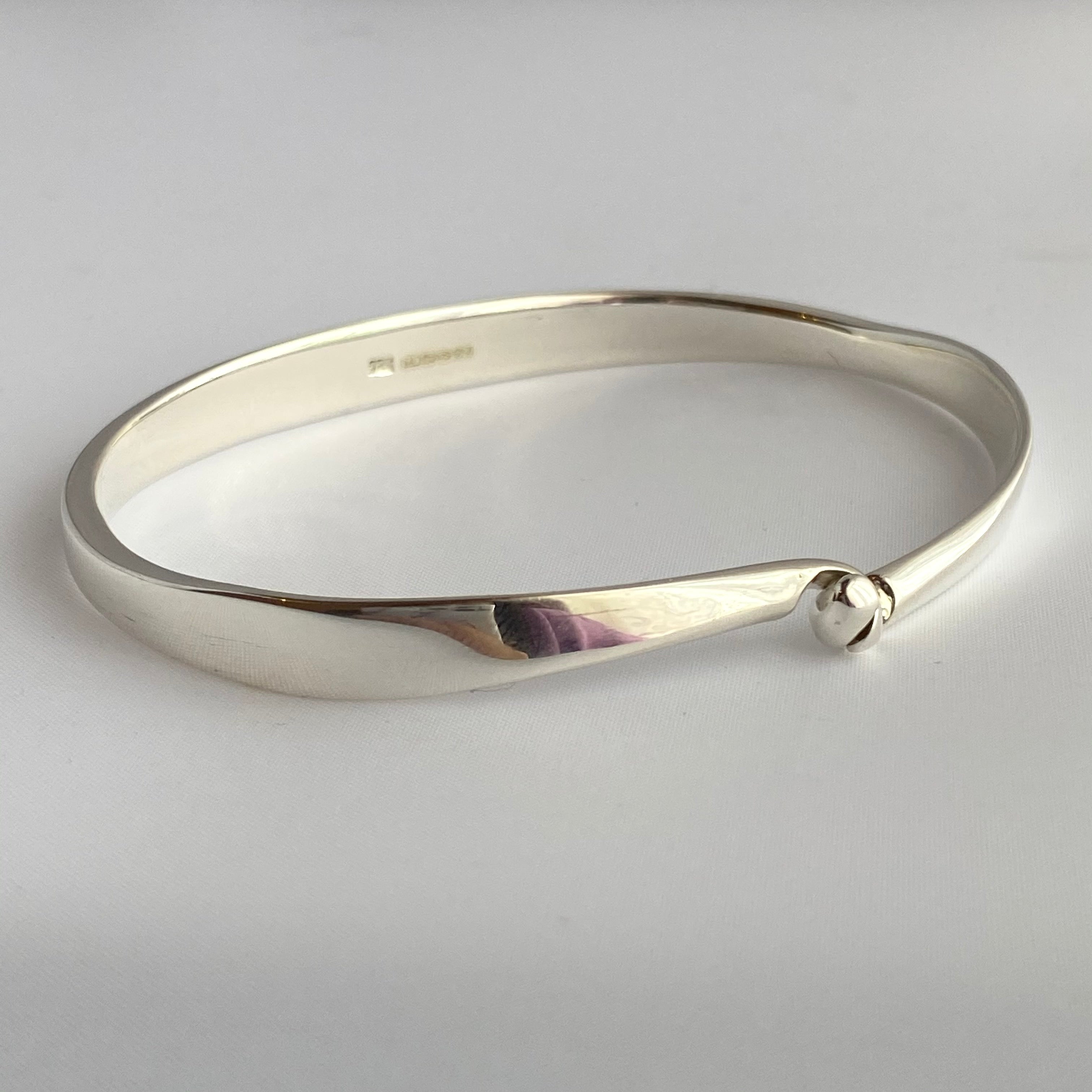 Sterling Silver Clasp Bangle with a Tapered Design