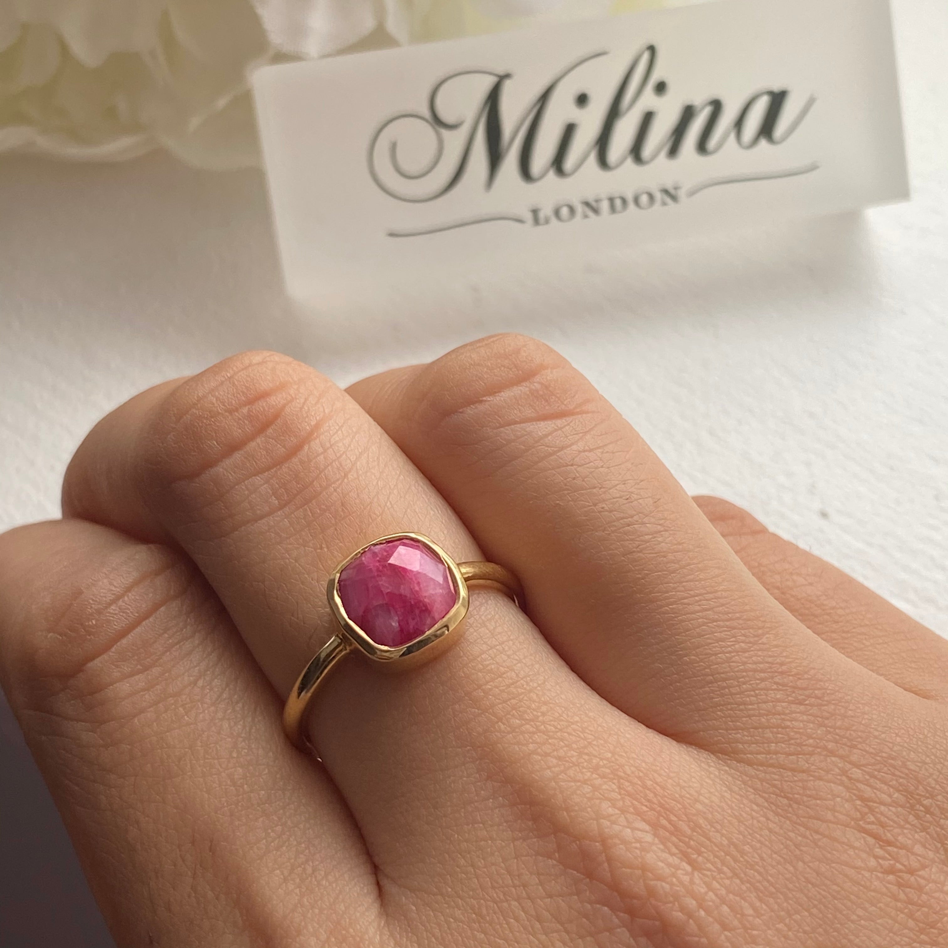 Solitaire gemstone discount