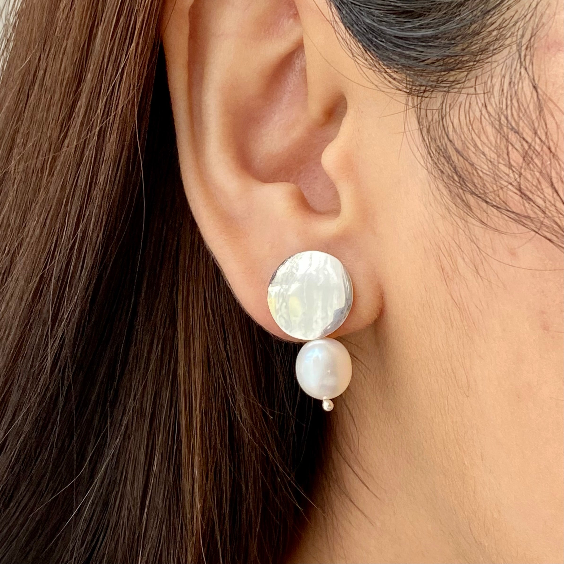 Silver Disc Pearl Earrings | Milina London