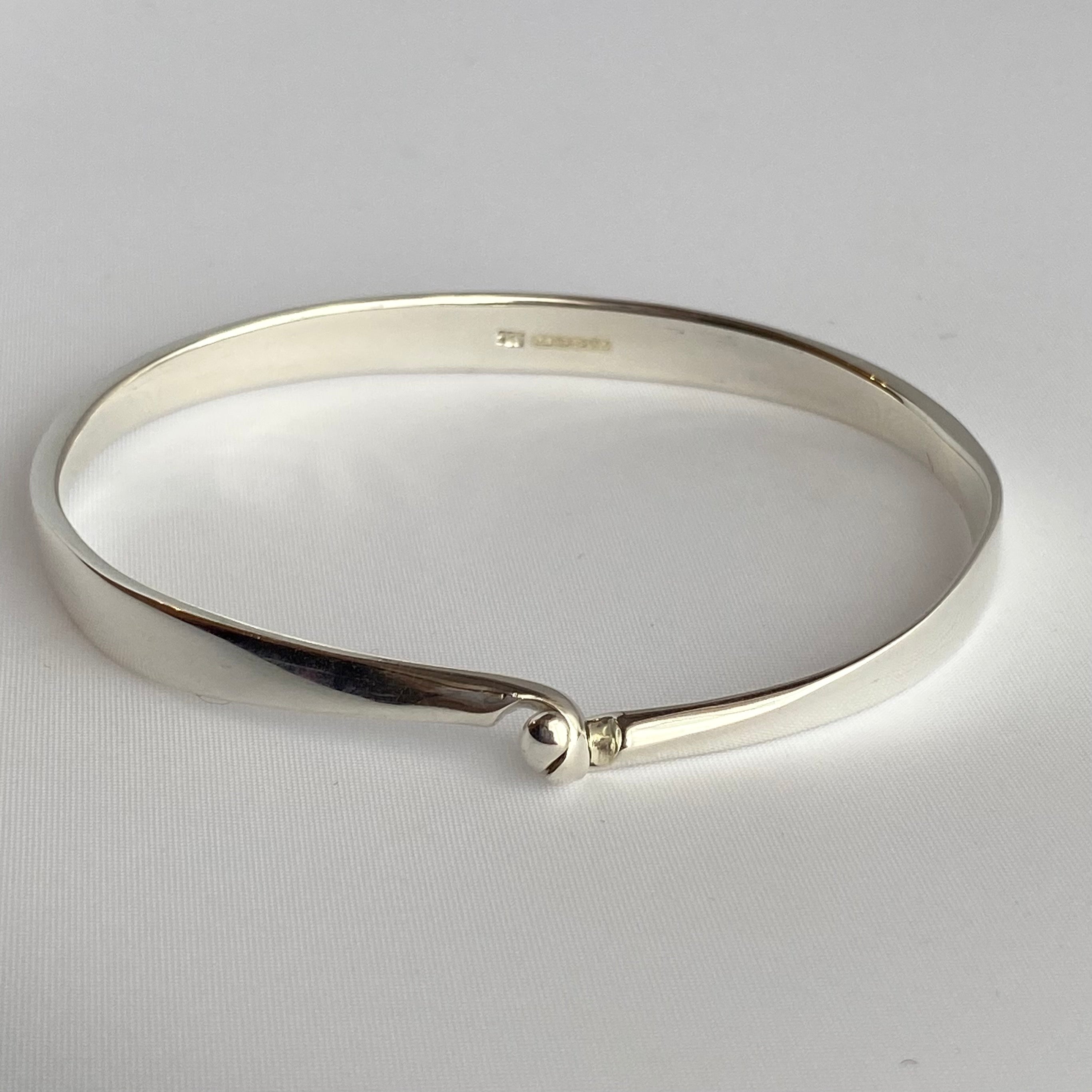 Sterling Silver Clasp Bangle with a Tapered Design