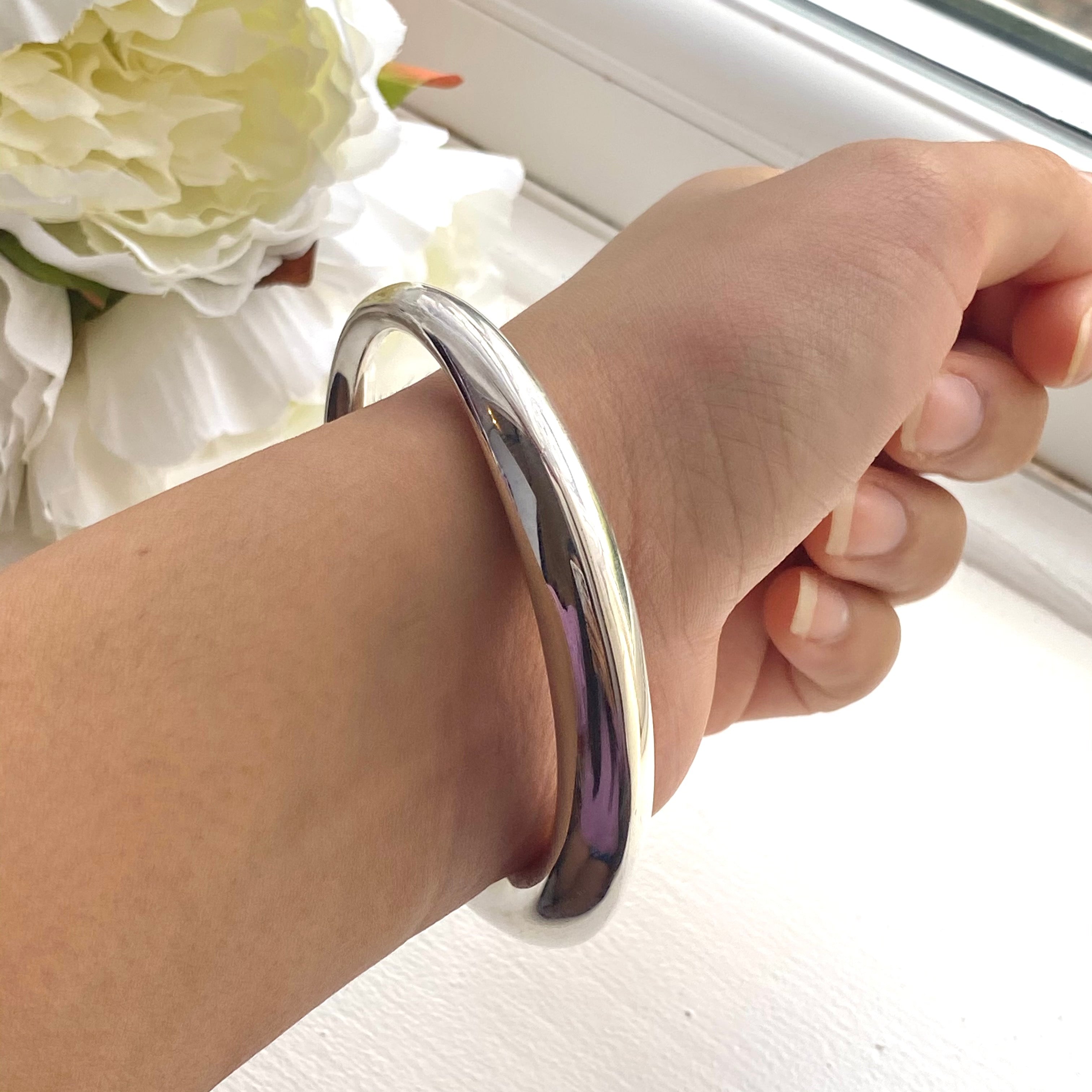 Chunky Silver Round Bangle with a Graduated Tapered Design